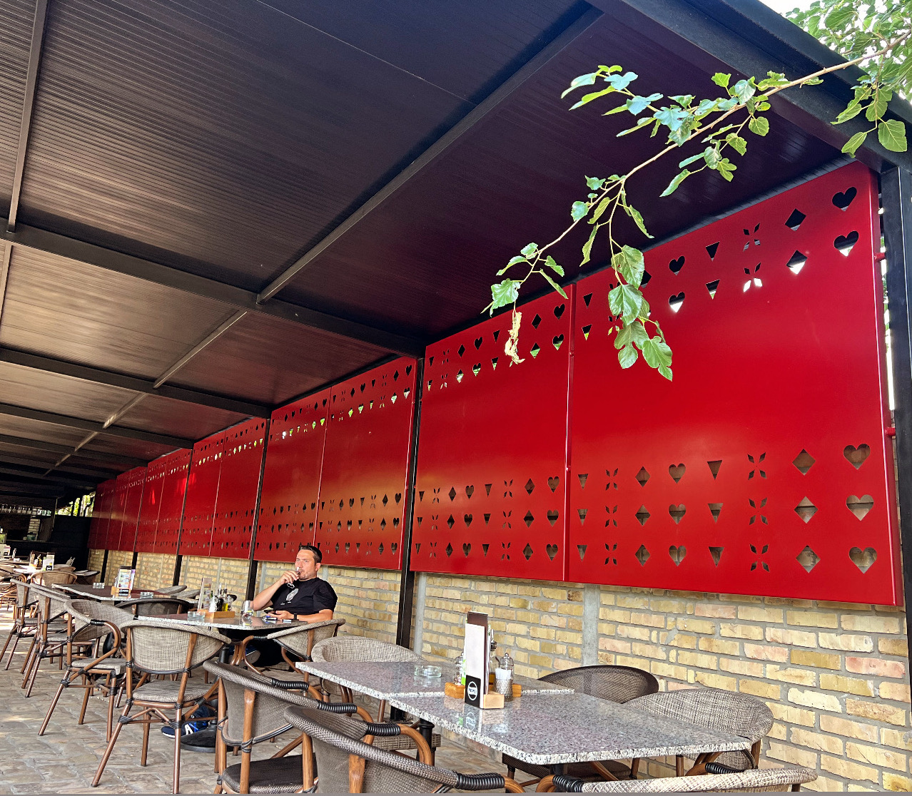 Ukrasna ograda u restoranu "Paligo palata"